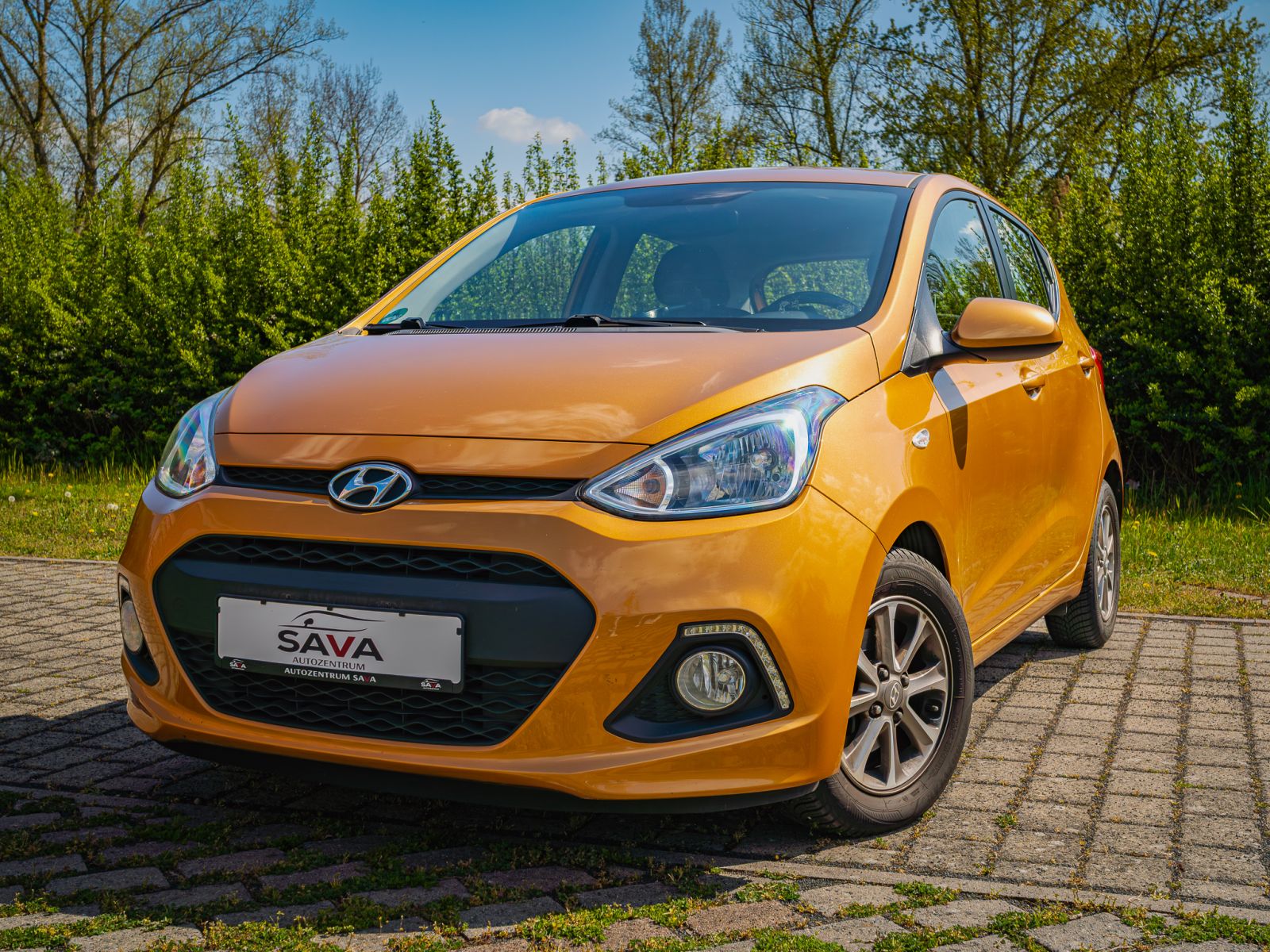 Hyundai i10 YES! bei Autozentrum Sava in Oestrich-Winkel