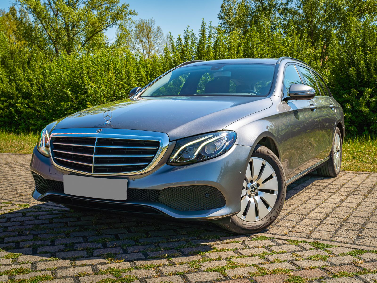 Mercedes-Benz E 220d E T-Modell bei Autozentrum Sava in Oestrich-Winkel