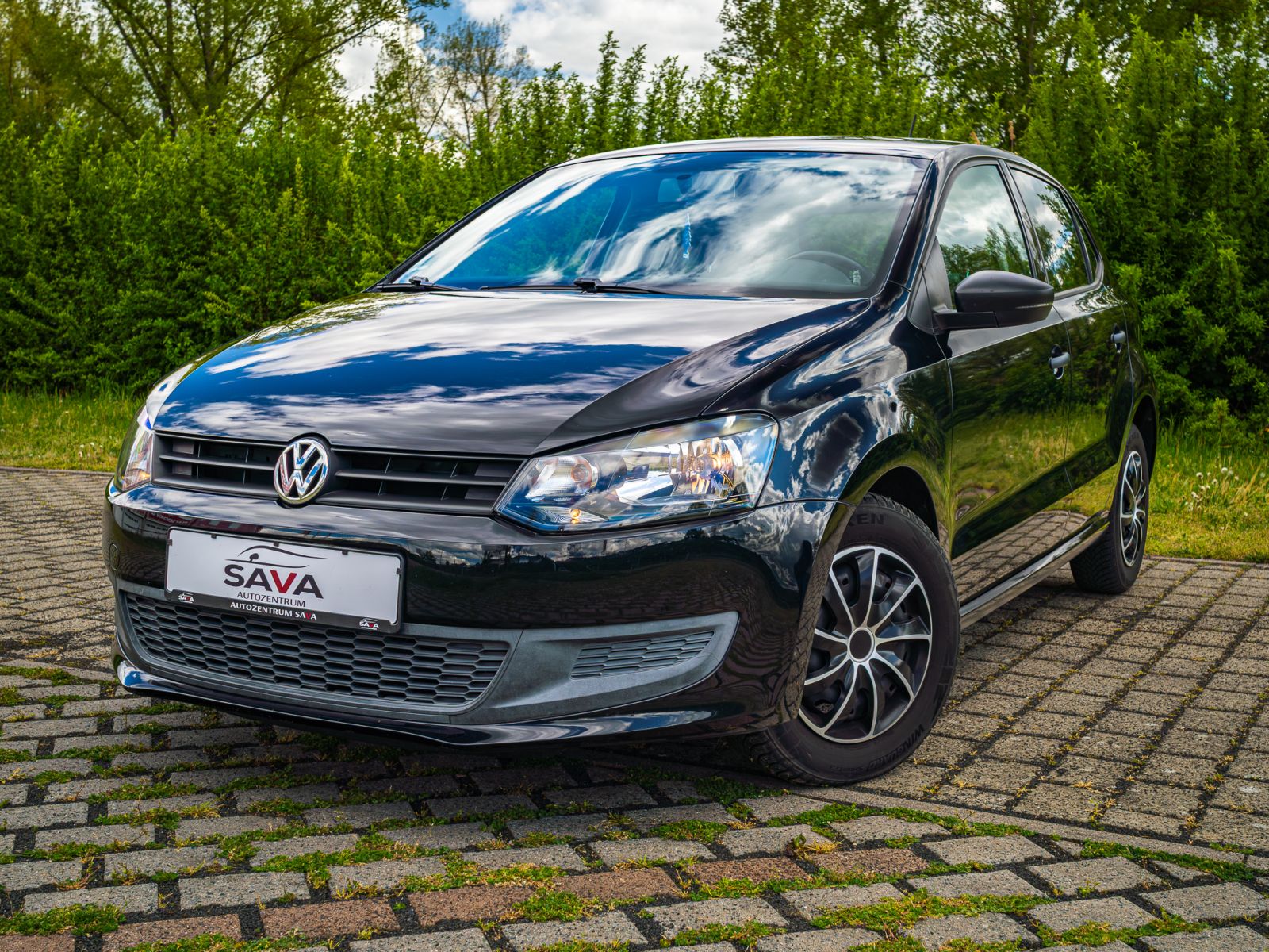 Volkswagen Polo V Trendline bei Autozentrum Sava in Oestrich-Winkel